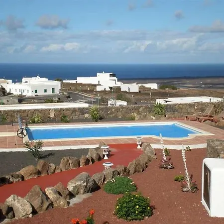 Sleeps 2 Pool Wifi Сasa de vacaciones